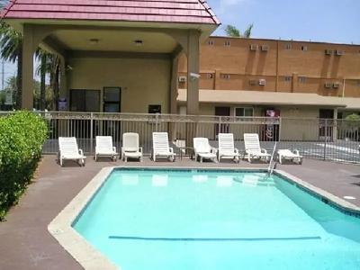 Anaheim Discovery Inn and Suites - 18