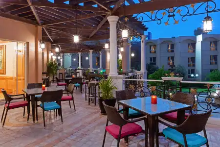 Crowne Plaza - 32
