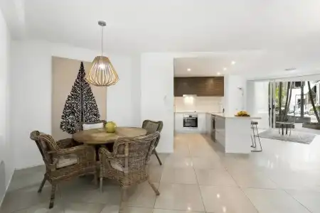 Noosa Tropicana - 131