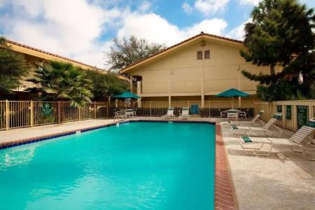 Super 8 by Wyndham Austin South / I-35 - 7