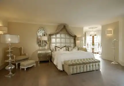 Heinitzburg Boutique - 1