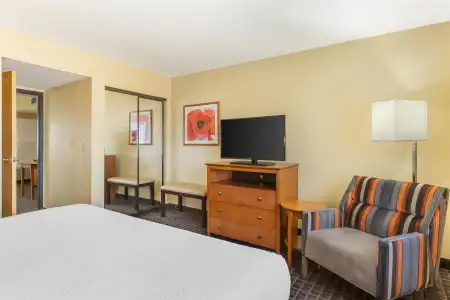 Best Western Plus Scottsdale Thunderbird Suites - 79