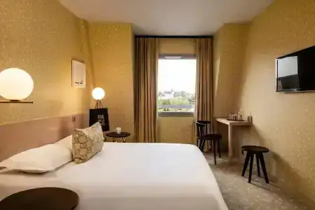 L'Hôtel - Face au Château - Boutique Hôtel et Séminaires - 89