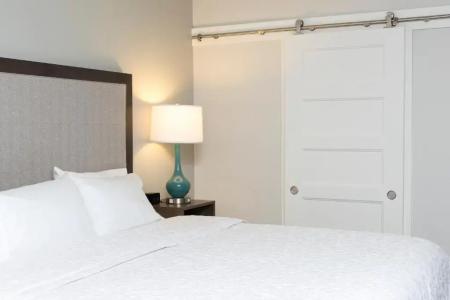 Hampton Inn Milwaukee-Northwest - 26