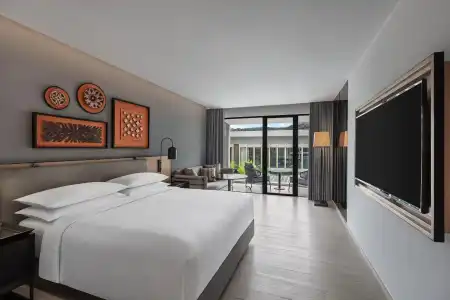 Four Points by Sheraton Phuket Patong Beach Resort - 7