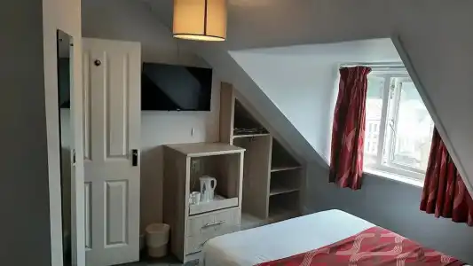 Sportsview Guest House - 48