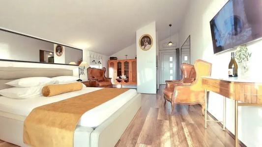Refresh Boutique Apartments - 77