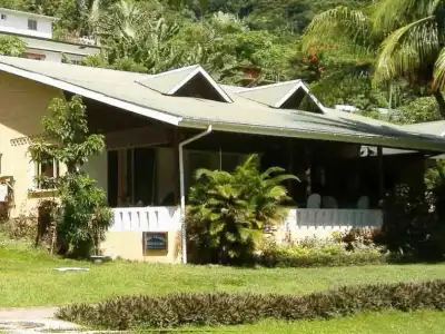 Beau Vallon Bungalows - 0