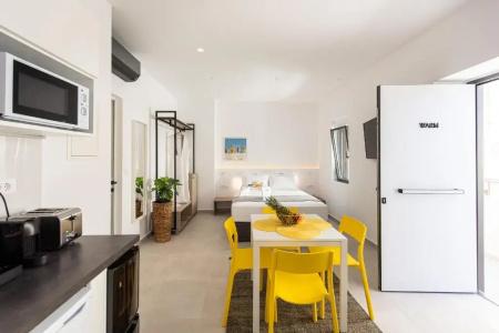 Cozy Corner Luxury Apartments - 28