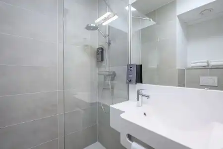 B&B Brussels Centre Gare du Midi - 36