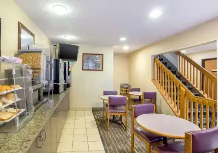 Americas Best Value Inn Fargo - 17