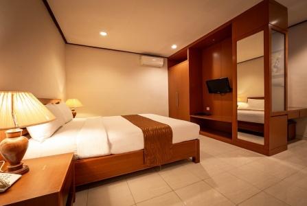 Yulia Beach Inn Kuta - 23
