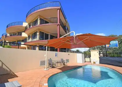 Alexander Beachfront Apartments - 12
