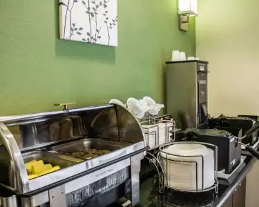 Express Inn & Suites - 13
