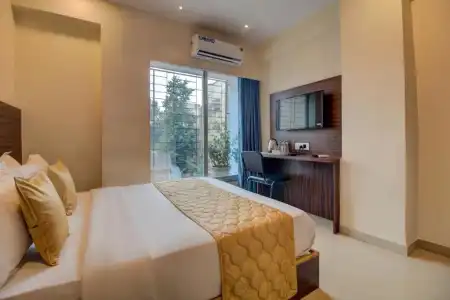 OYO 71452 Malad Grand - 37