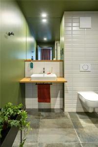 Moxy Berlin Airport - 21