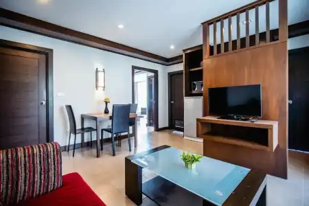 Ratana Chalong - 66
