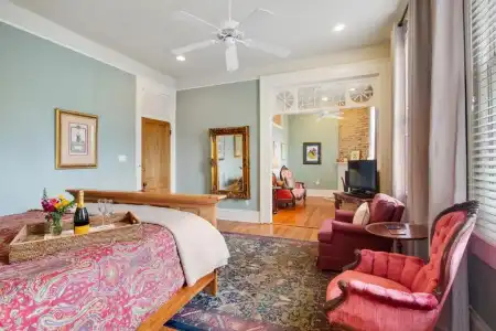 Maison Perrier Bed & Breakfast - 13