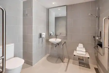 Holiday Inn Express Bangkok Soi Soonvijai by IHG - 8