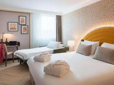 Mercure Chartres Est - 97