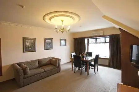 Distinction Coachman, Palmerston North - 83