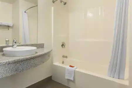 SureStay Plus By Best Western Niagara Falls East - 27
