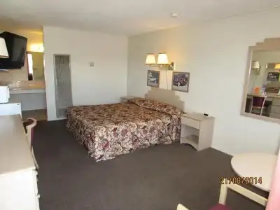 Royal Host Motel - 22