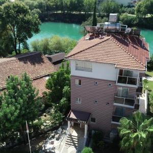 River Boutique - 12