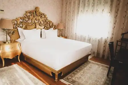 Monday Royal Apart - 211