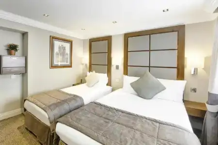 Gem Langham Court - 28