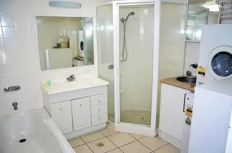 Zenith Ocean Front Apartments - 8