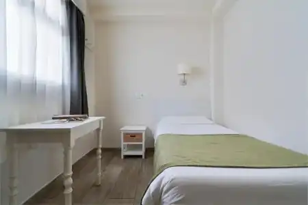 Sol y Miel Hostal - 31
