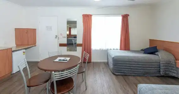 Riviera on Ruthven Motel - 76