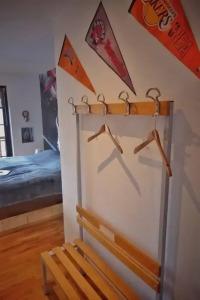 Road Stop Neandertal - 63