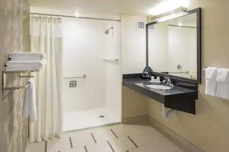 Fairfield Inn & Suites by Marriott Calgary Downtown - 36