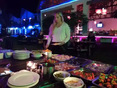 Camellia Resort & Spa - 8