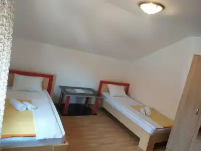 Hostel Vera - Airport Podgorica - 15