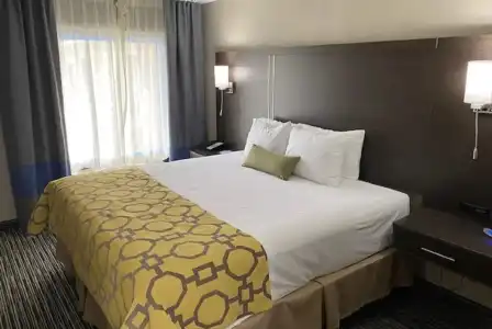 Baymont by Wyndham Topeka - 5
