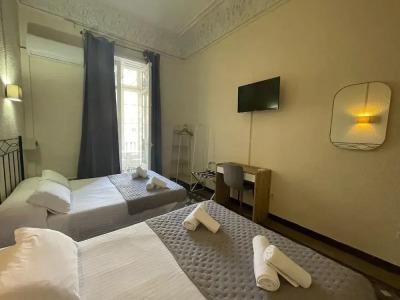 Hostal Balmes Centro - 69