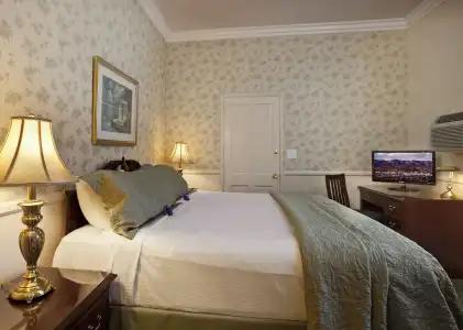 Lavender Inn by the Sea - 2