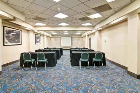Hampton Inn & Suites by Hilton Calgary-Airport - 39