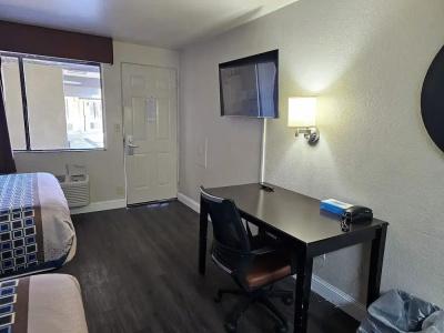 Canyon Inn Motel - 6