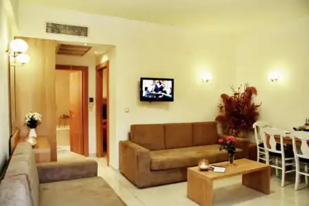 Bella Elena Apartments - 9