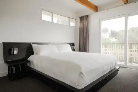 Hollywood Hills - 5