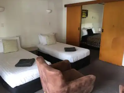 Half Moon Bay Motel - 98