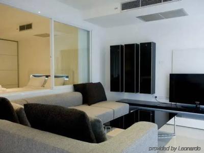 Sunset Plaza Holiday Apartment - 29