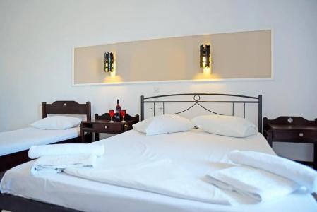 Hillside Studios & Apartments - 23