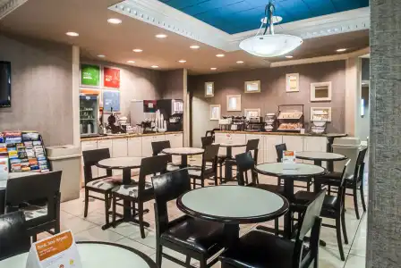 Comfort Inn & Suites - 19