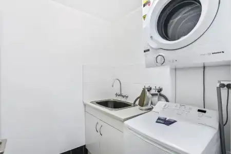 De Ville Apartments - 100