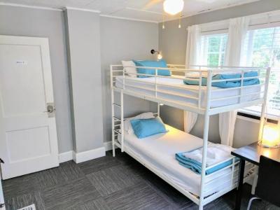 The Wayfaring Buckeye Hostel - 55